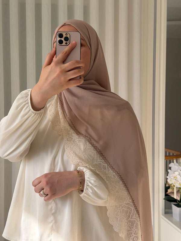 Beige scarf with beige lace with strass