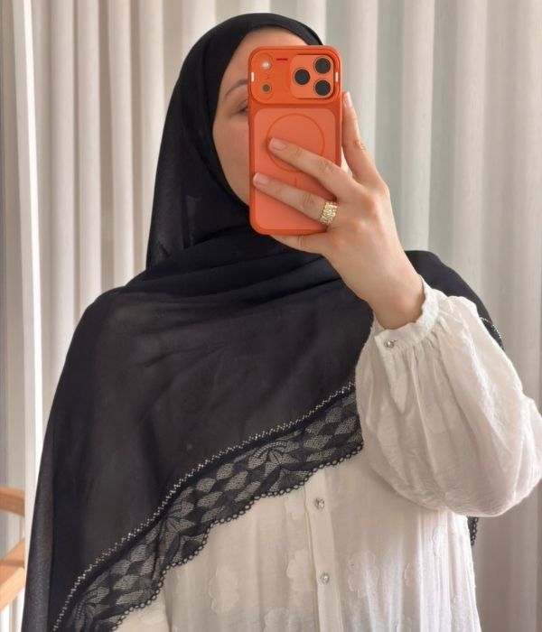 Black lace edge scarf with strass