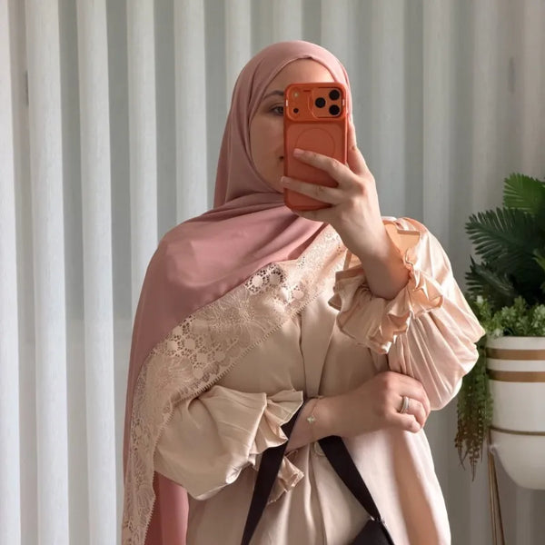 Dusty rose scarf with saumon lace edge